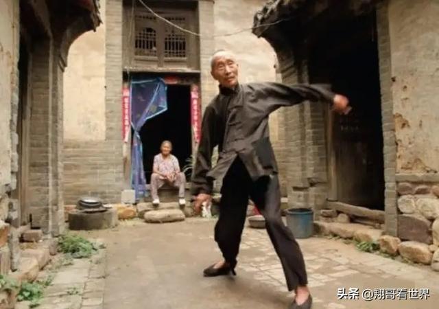 为什么释永信能这么“狂”？看他的两个老师就知道了，身份不简单