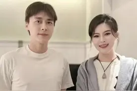 36岁李易峰近况曝光，搂抱美女疑有新恋情！女方高调表白疑官宣图片