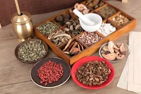 肝气郁结别乱吃药！5种中成药对号入座，选对效果翻倍图片