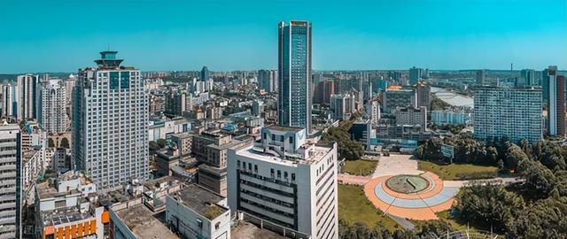 下一个“成都”已确定？宜宾德阳落榜，这座黑马城市呼声高