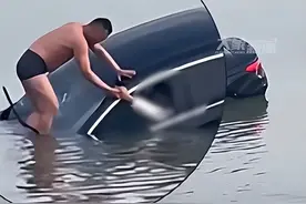 这位商丘大哥，全网都在找你！大哥咬着铁棍游到坠入湖中的轿车旁边奋力砸窗救人，胳膊和腿全被玻璃扎流血图片