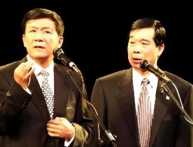 相声界泰斗北京聚会，李国盛坐C位，李金斗赵炎石富宽站二排