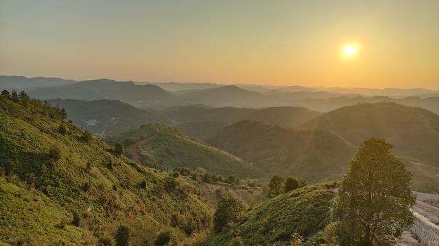 梅城西郊发现俯瞰梅城的最佳景点，一眼可见皇家名典金沙湾千佛塔