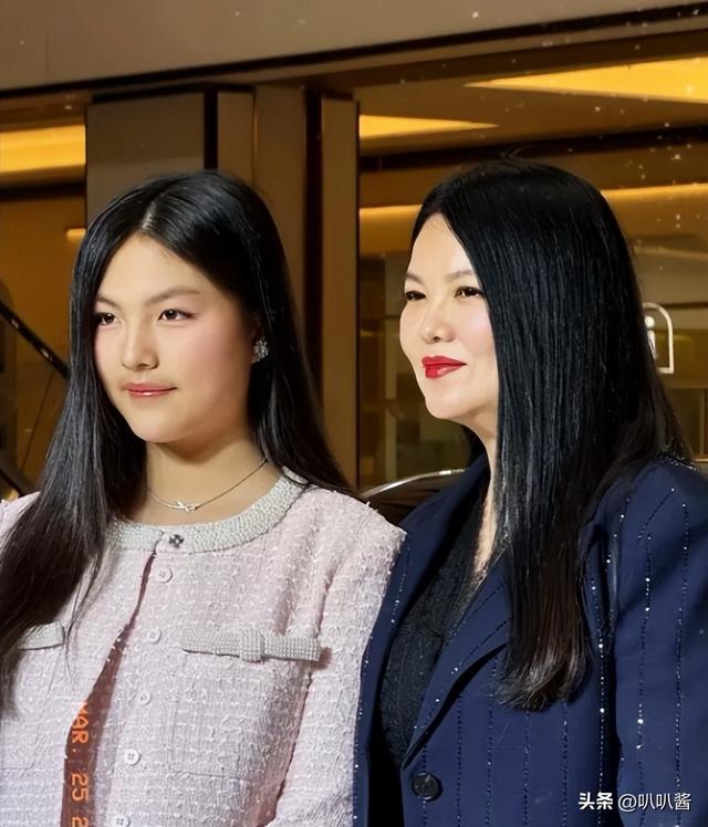 李湘被禁关5天后，家境被扒底朝天，父母身份曝光	，果然不简单