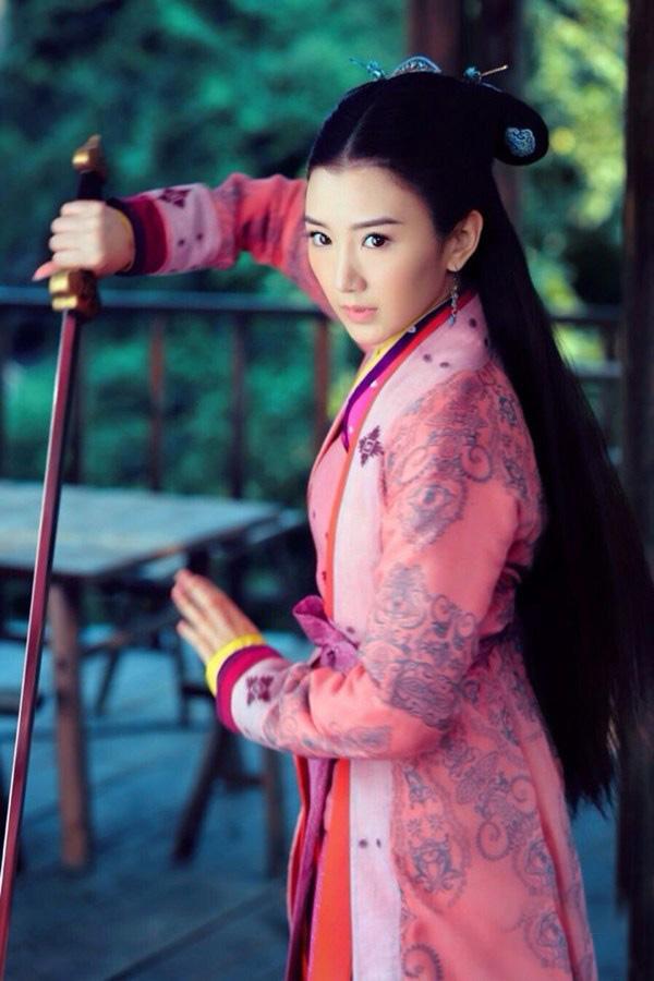 与陈晓闪婚领证传闻真相大白1个多月，毛晓彤近况曝出，并不意外