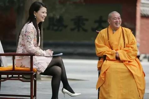 央视通报，释永信怕是要“牢底坐穿”，给女明星开光只是冰山一角