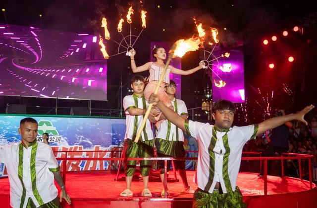 泼水大战+篝火烟花+冰啤烧烤，这个夏天就来这里浪~