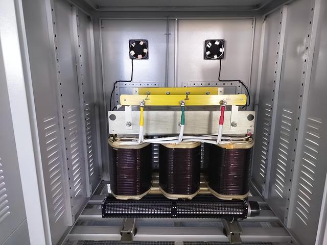 马斯克预言成真！全球争抢的不是芯片	，而是中国20万一台的变压器