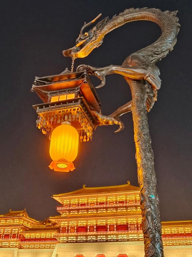 一个刚从洛阳回来的人警告：别轻易去，这座城会搞乱你的时间感