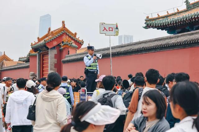 游客：为什么总想对"大喇叭"说"收到"？#平安护航#
