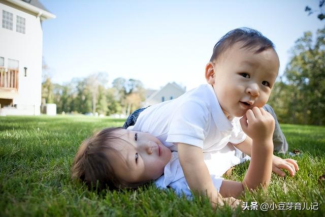 6月龄以上宝宝缺钙，身体会出现4个缺钙表现，宝妈要多加重视