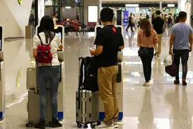 飞机上可以带吃的食物吗？哪些可以带，哪些不能带？看这里图片