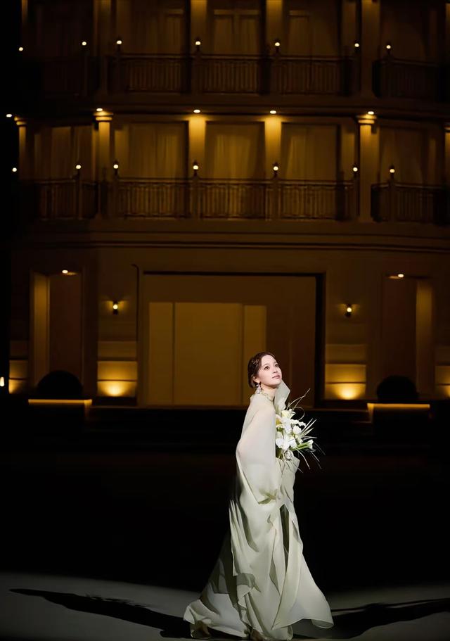 打底裤都露了天呐 ！这裙子存在的意义是啥