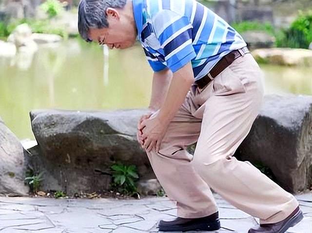 膝关节不好的人注意！医生劝告：这3种运动最伤软骨，尽量避开