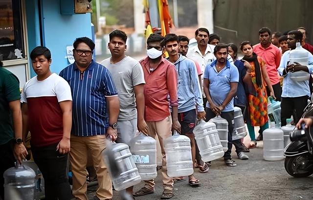 这个东南亚小国从不避孕，人口已经过亿，是全球最开放的国家​