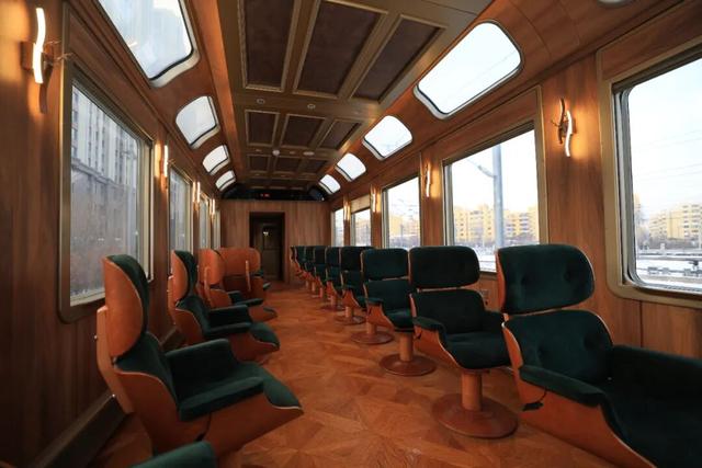 “哈尔滨”的移动城堡 尽享奢华！有观景天窗的豪华专列！