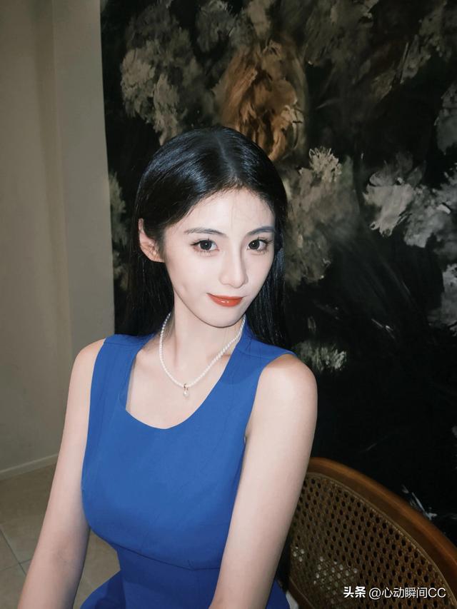中传校花李乐涵，明眸摄人又有黑天鹅气质，妩媚到让人沦陷！