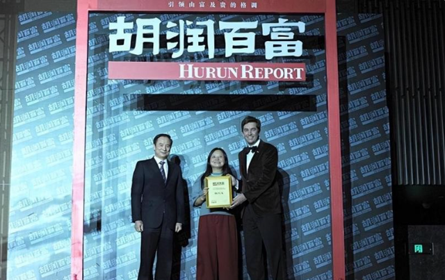 为美国捐款95亿，却不给中国员工发工资！“中国女首善”结局如何