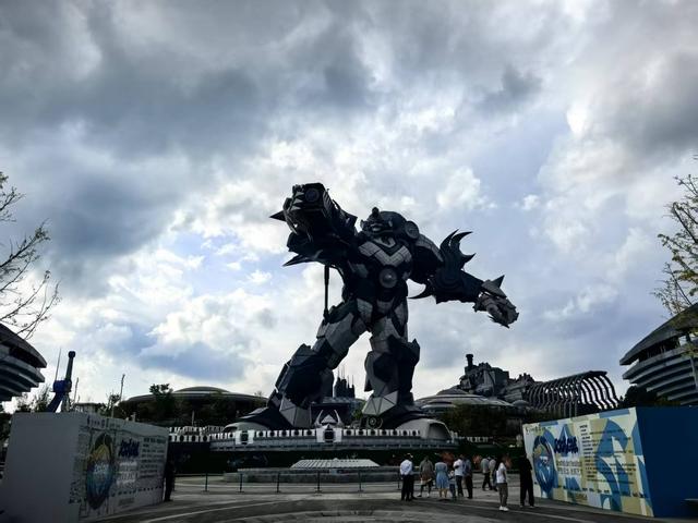 “大美中国·多彩贵州·爽爽贵阳·开放双龙——2025年贵阳科幻谷涂鸦艺术嘉年华”举行