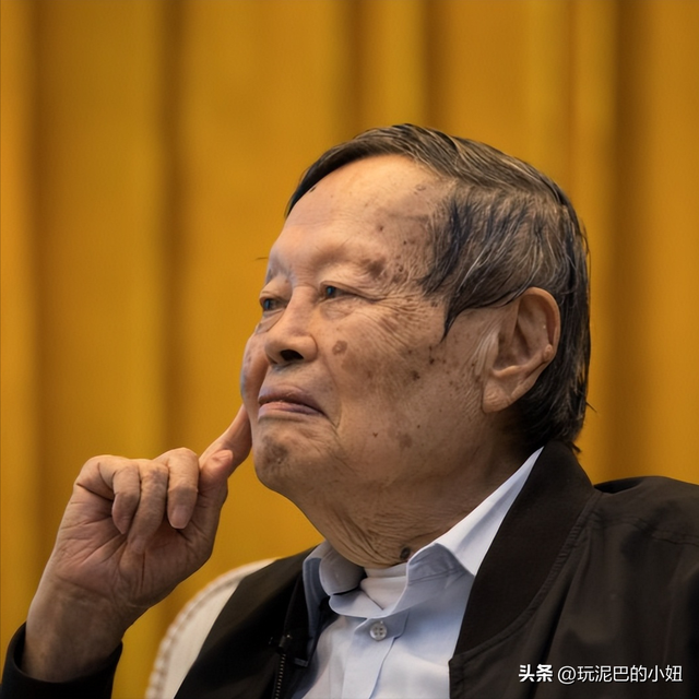 王宫保透露：杨振宁告别式时间确定，地点在八宝山，和邓稼先一样