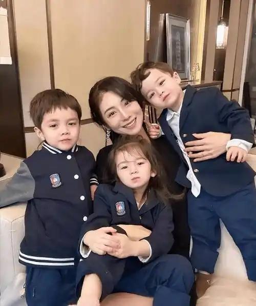 “买英国精子生3娃”的山东女人，7年后现状曝光：她后悔了吗？