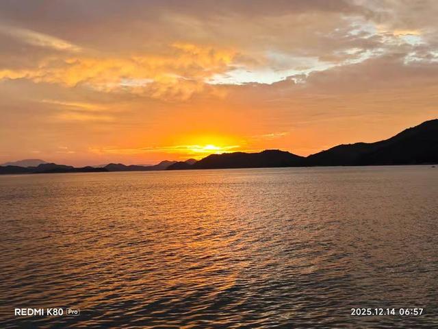 到沙头角看海上日出