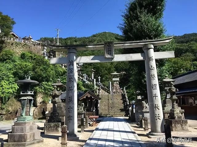 中国台湾阿姨，在日本神社拍照打卡出事，网红景点要命设计该改了