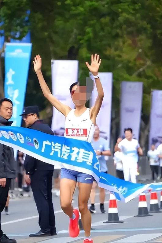 最快女护士风波再起，白岩松惹火上身，官媒出手句句戳打工人心坎