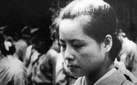 他不忍杀日本女俘，带她隐居农村，34年后才得知:妻子身份不简单