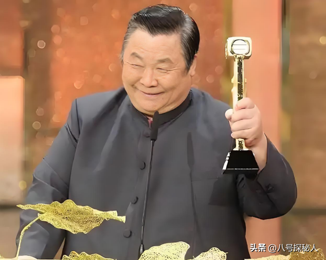 出名后出轨保姆、气死原配，如今77岁的他晚景凄凉，子女与其割席