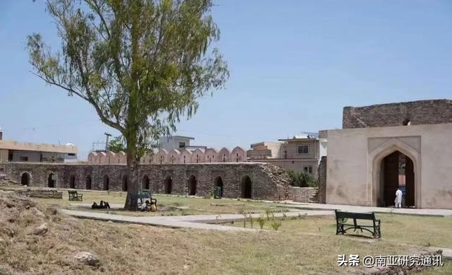 亲历 | 在巴基斯坦洪德渡口坐上漏水的船，重走玄奘取经路…