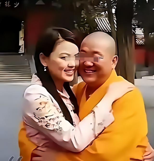 李湘终于不忍了，公开坦白与释永信关系，黑丝亲吻照终于真相大白