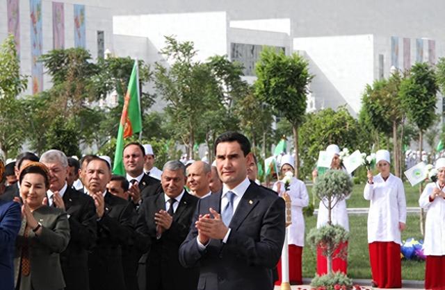 这才是铁哥们，还清了中国81亿欠债，赠百亿大礼	，西方各国都眼红