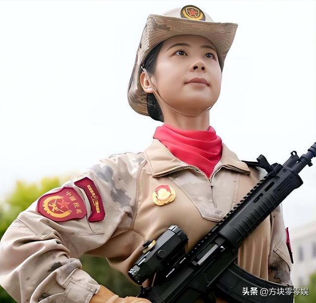 93受阅女兵参加婚礼被骂惨！网友：穿这套衣服去是几个意思？