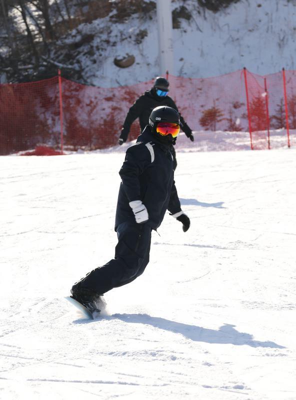 北大湖新雪季迎客，冰雪旅游持续升温