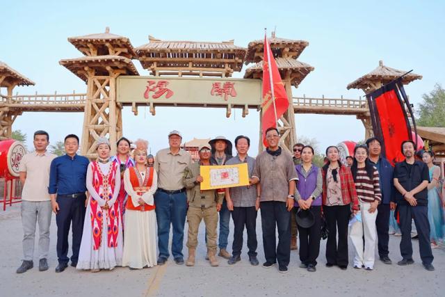 古道驼铃响 阳关迎客来——“东天山来的骆驼队”抵达敦煌阳关