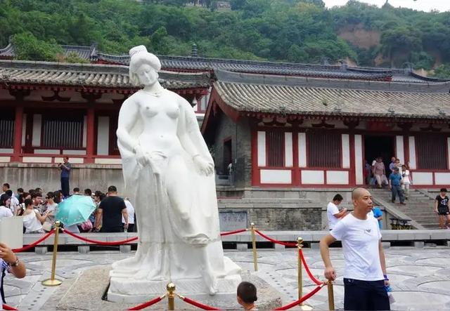 大连商场梦露雕像被移除,那么华清池贵妃出浴雕像该不该拆除?