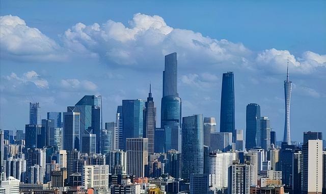 中美GDP差距再次拉大！中国GDP跌到美国62%，到底是哪出问题了？