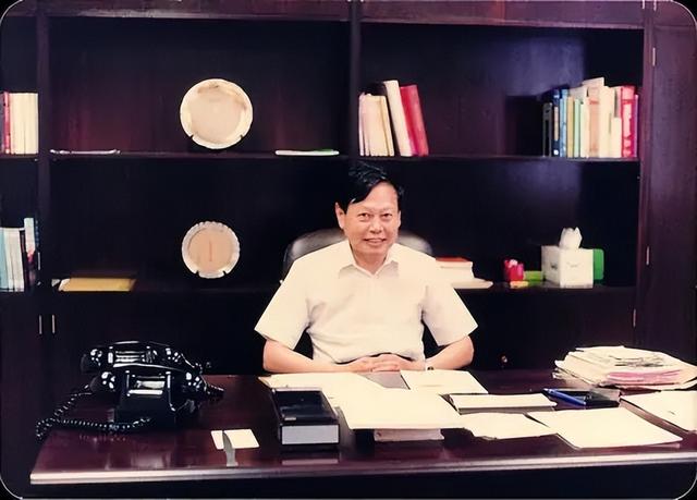 杨振宁的终身遗憾：22岁小舅子在他家自尽，父亲至死都未原谅他