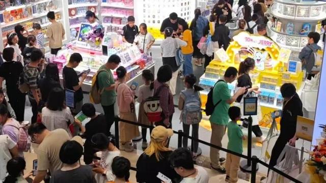 又一独角兽！吊打“泡泡玛特”，靠2元低价狂割小学生，年入100亿