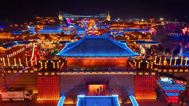 春色染东平，一韵一倾城