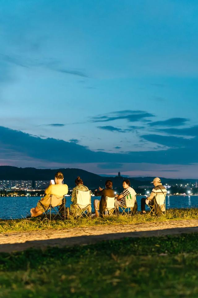 红河弥勒8大超舒服夜游地，感受不一样的诗情画意与烟火气息