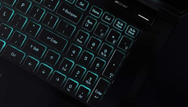 未来人类17.3英寸X77评测：性能与视野的双重体验