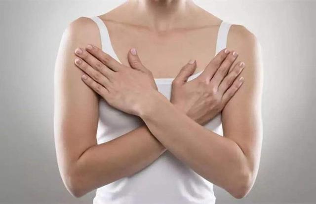 不穿内衣，对胸部是好还是坏？乳房下垂，多半是这4个问题在作祟