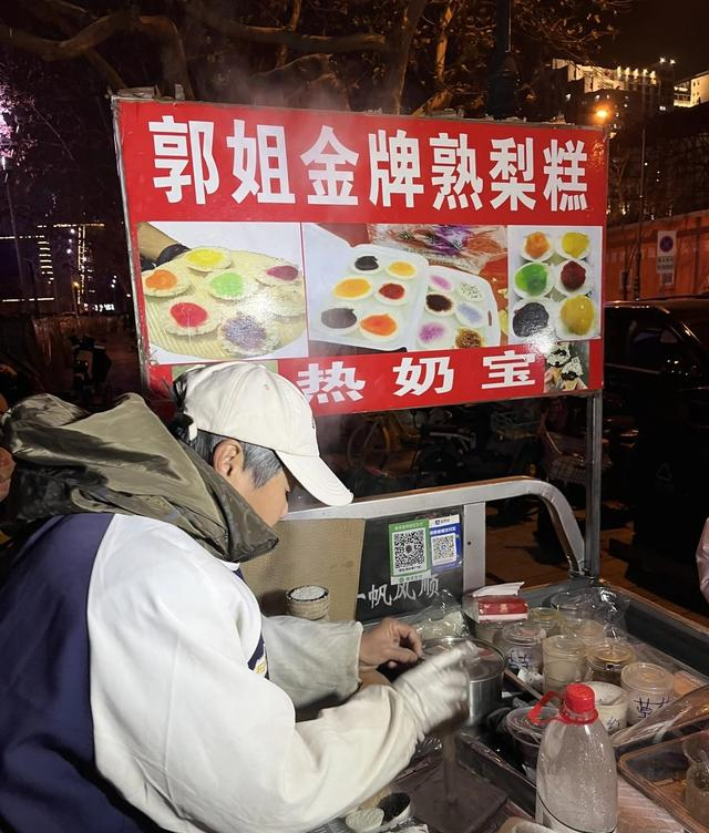 北京嘀咕，上海好奇，如今天津，竟成了能走着听、站着品的戏台！