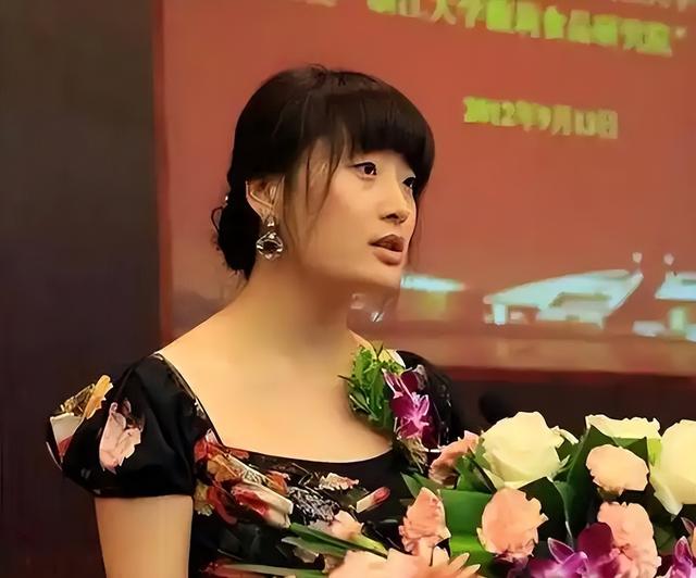 53岁孟晚舟和43岁宗馥莉现状：一个被夹道欢迎，一个却备受争议