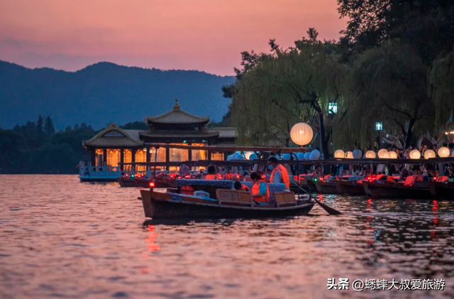 2025元！杭州“月亮船”重新起航，连续三晚点亮西湖，感兴趣吗？