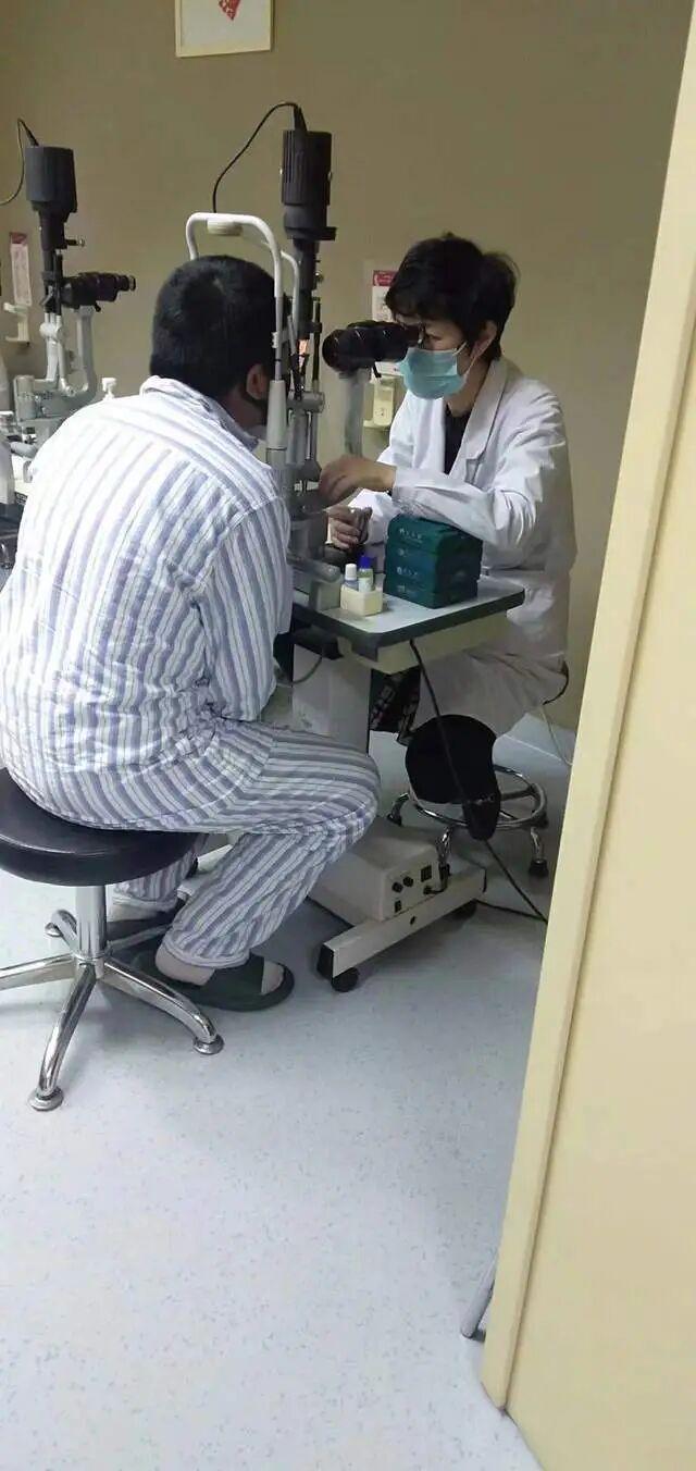 13岁男孩遭老师掌掴后视网膜脱落致九级伤残	，法院判校方赔70.6万元，家属就“护理费”问题再诉