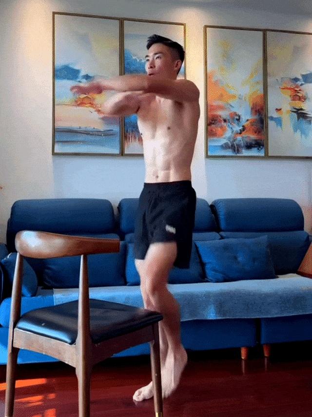 每天站立抬腿100次，大肚腩收回去了，双腿也瘦了一大圈儿