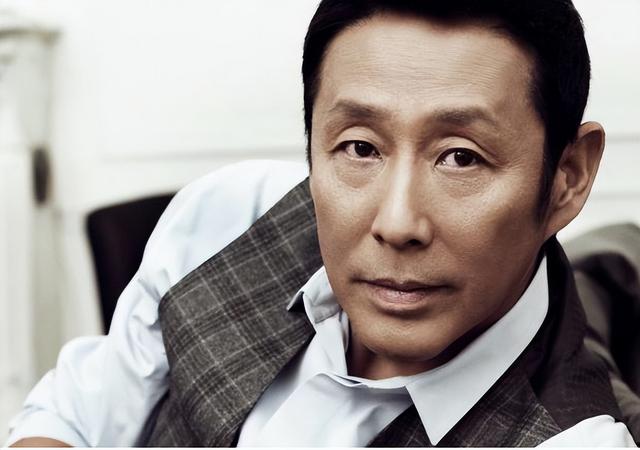 钱再多有什么用？28岁王一博手滑坠海，才懂陈道明那番话的含金量